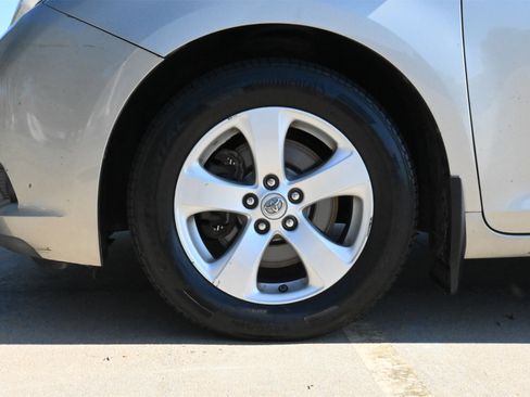 Used 2015 Toyota Sienna LE image 29