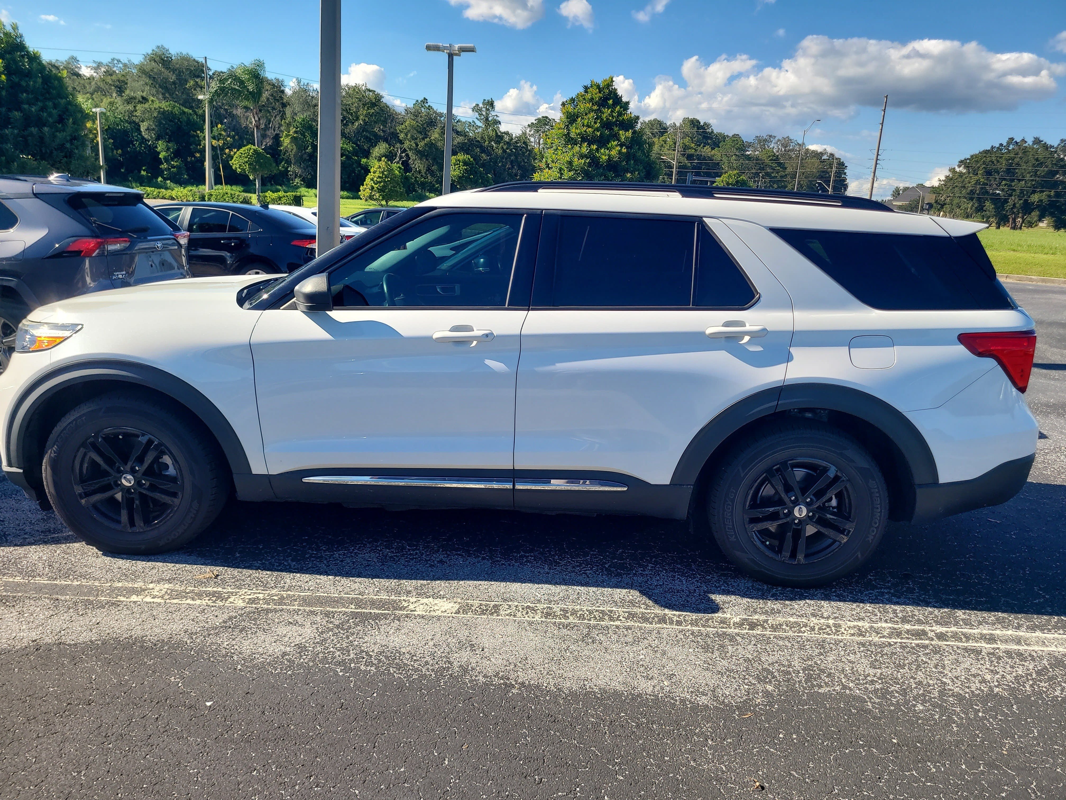 Used 2022 Ford Explorer XLT w/ Equipment Group 202A RWD image 11