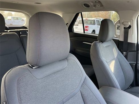Certified 2025 Ford Explorer Active image 36