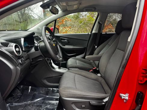 Used 2015 Chevrolet Trax LT image 13