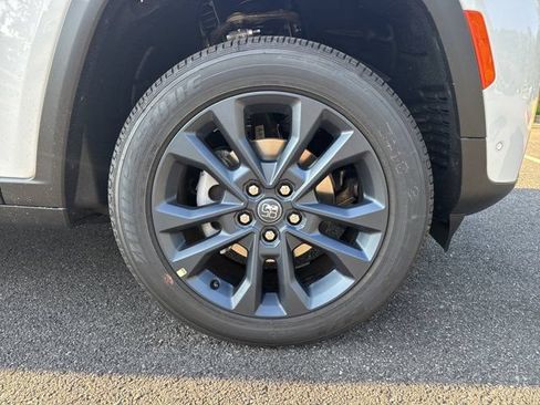 New 2026 Jeep Grand Cherokee Limited AWD/4WD image 12
