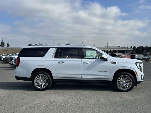 New 2026 GMC Yukon XL Denali w/ Denali Reserve Package RWD image 2