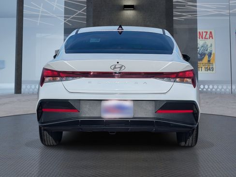 Used 2024 Hyundai Elantra SEL image 5