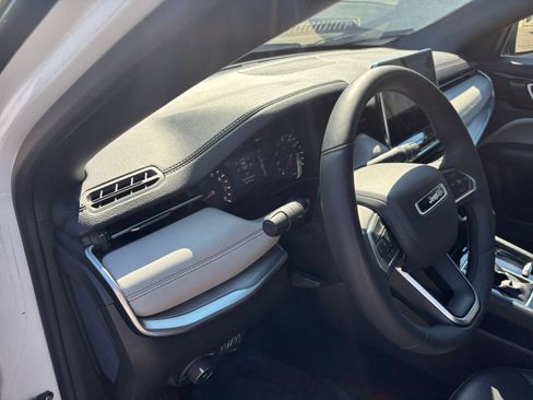 Used 2025 Jeep Compass Limited AWD/4WD image 36