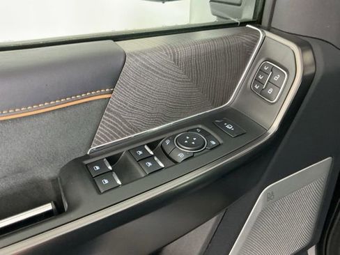 Used 2024 Ford F350 Platinum w/ Tremor Off-Road Package AWD/4WD image 18