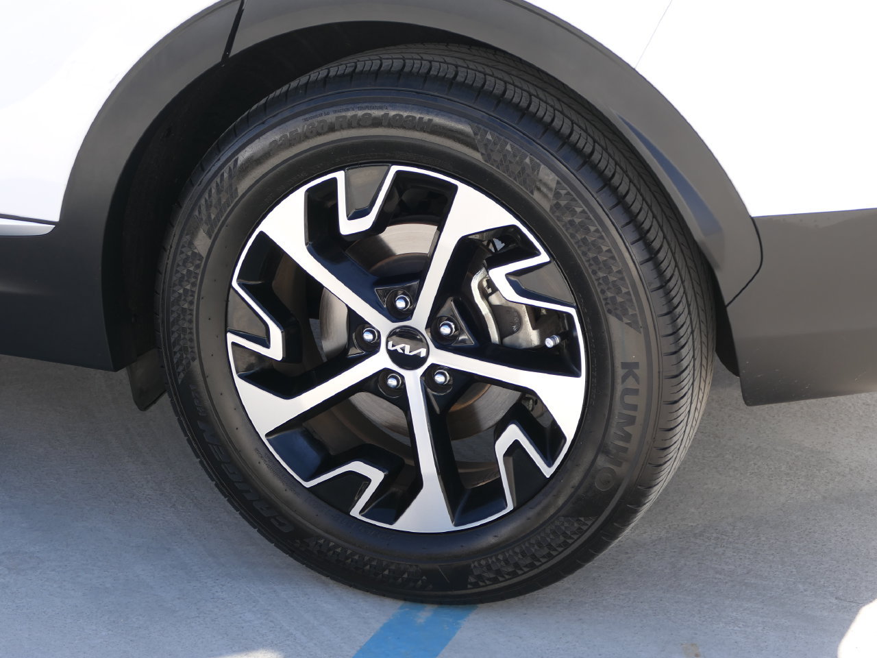 Certified 2025 Kia Sportage EX FWD image 9