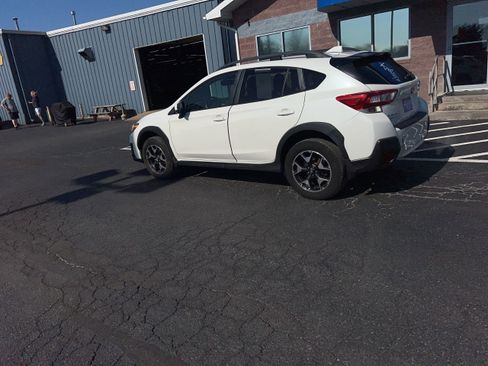 Used 2019 Subaru Crosstrek 2.0i Premium w/ Moonroof Package image 4