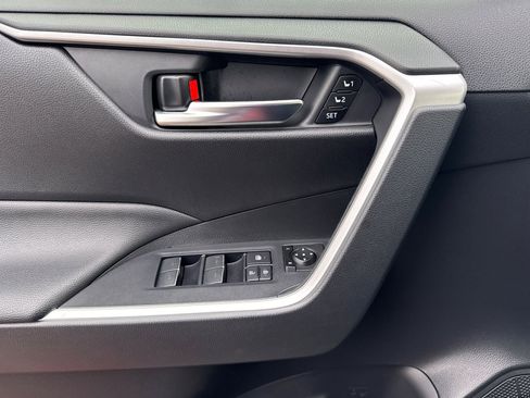 Used 2023 Toyota RAV4 XLE Premium image 14