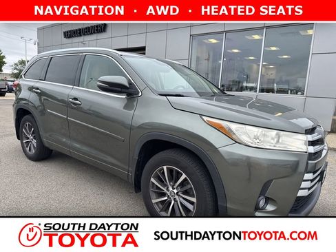 Used 2017 Toyota Highlander XLE w/ Carpet Mat Package AWD/4WD image 1