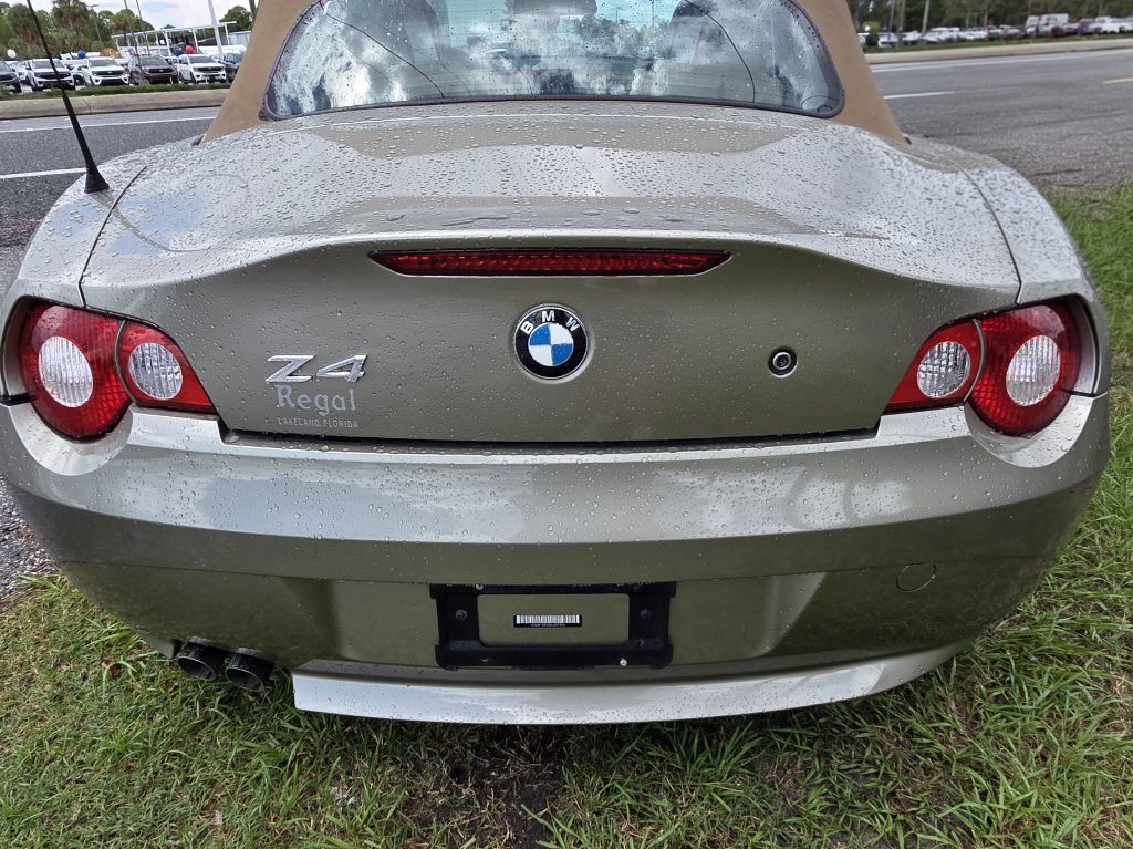 Used 2005 BMW Z4 2.5i RWD image 4