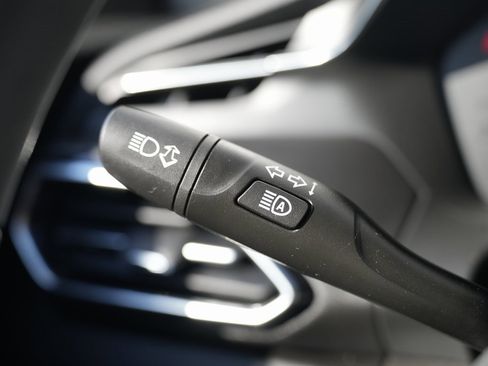 Used 2022 Chevrolet Bolt EUV LT image 43