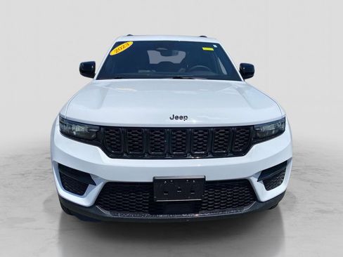 Used 2023 Jeep Grand Cherokee Altitude AWD/4WD image 9
