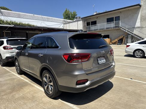 Used 2019 Kia Sorento EX w/ EX Touring Package FWD image 2