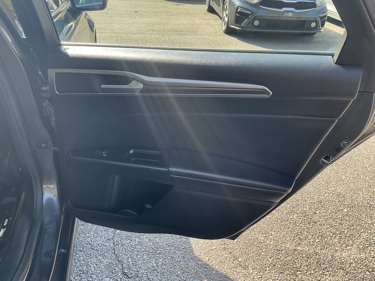 Used 2019 Ford Fusion SEL FWD image 28