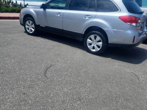 Used 2012 Subaru Outback 2.5i Premium w/ All-Weather Pkg AWD/4WD image 13
