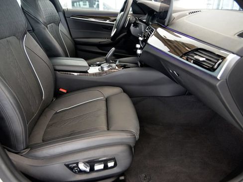 Used 2021 BMW 530e xDrive AWD/4WD image 30