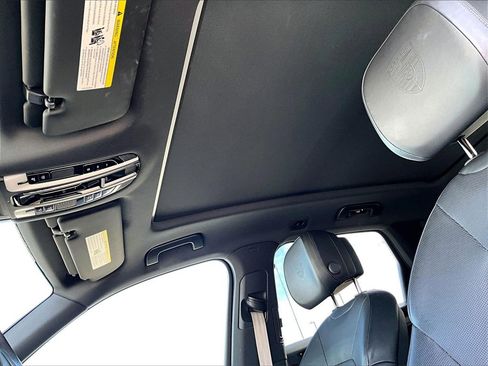 Certified 2022 Porsche Cayenne Platinum Edition image 18