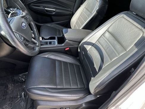 Used 2019 Ford Escape Titanium image 15