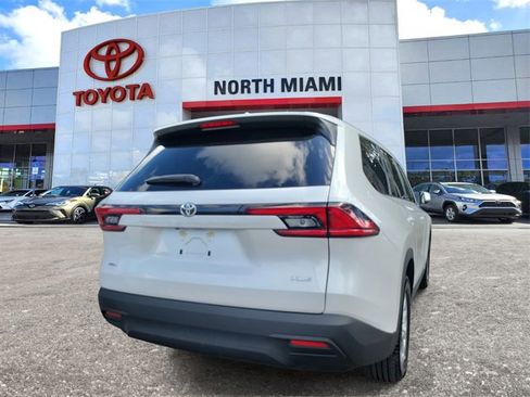 Used 2025 Toyota Grand Highlander Limited image 4