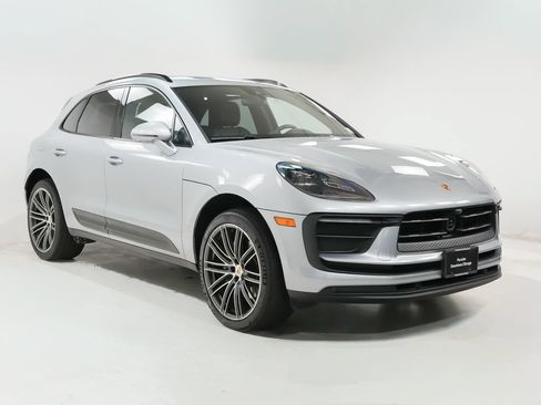 Certified 2026 Porsche Macan AWD/4WD image 8