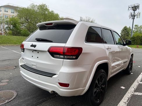 Used 2017 Jeep Grand Cherokee Altitude AWD/4WD image 7