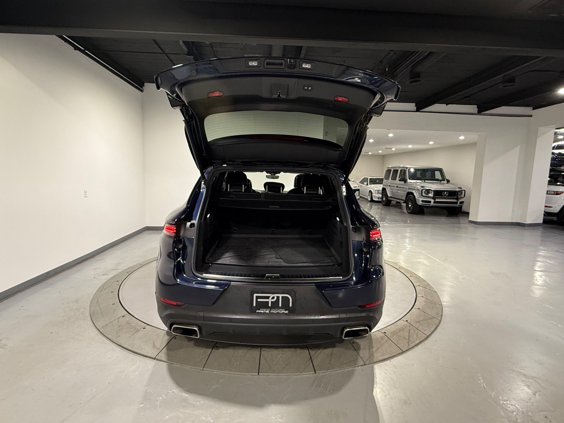 Used 2024 Porsche Cayenne AWD/4WD image 17