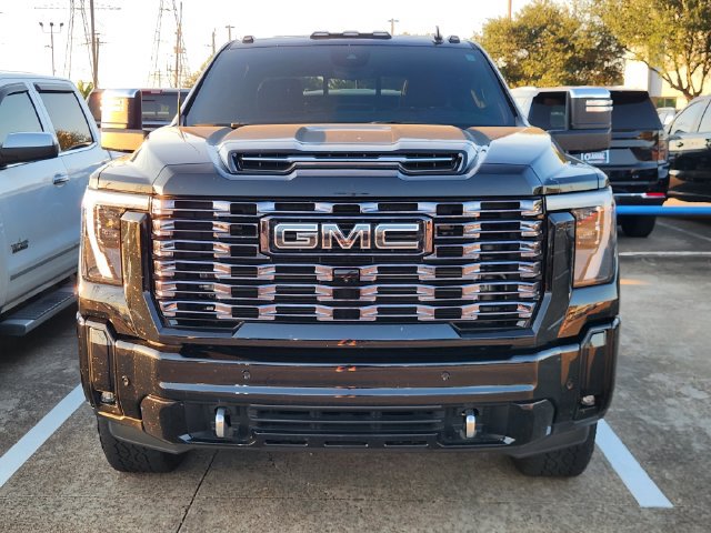 Used 2026 GMC Sierra 3500 Denali Ultimate AWD/4WD image 2