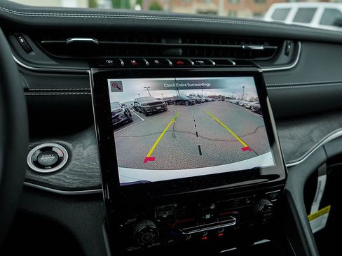 New 2025 Jeep Grand Cherokee Limited w/ Black Appearance Package image 25