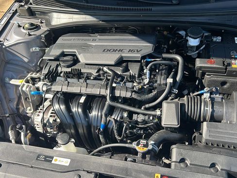 Used 2025 Hyundai Elantra Limited FWD image 34