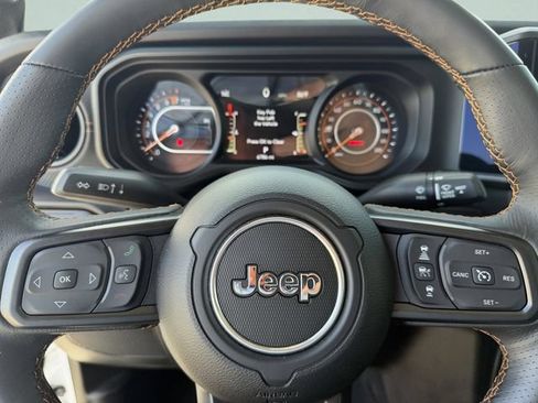 Used 2025 Jeep Gladiator Mojave w/ Convenience Group AWD/4WD image 34