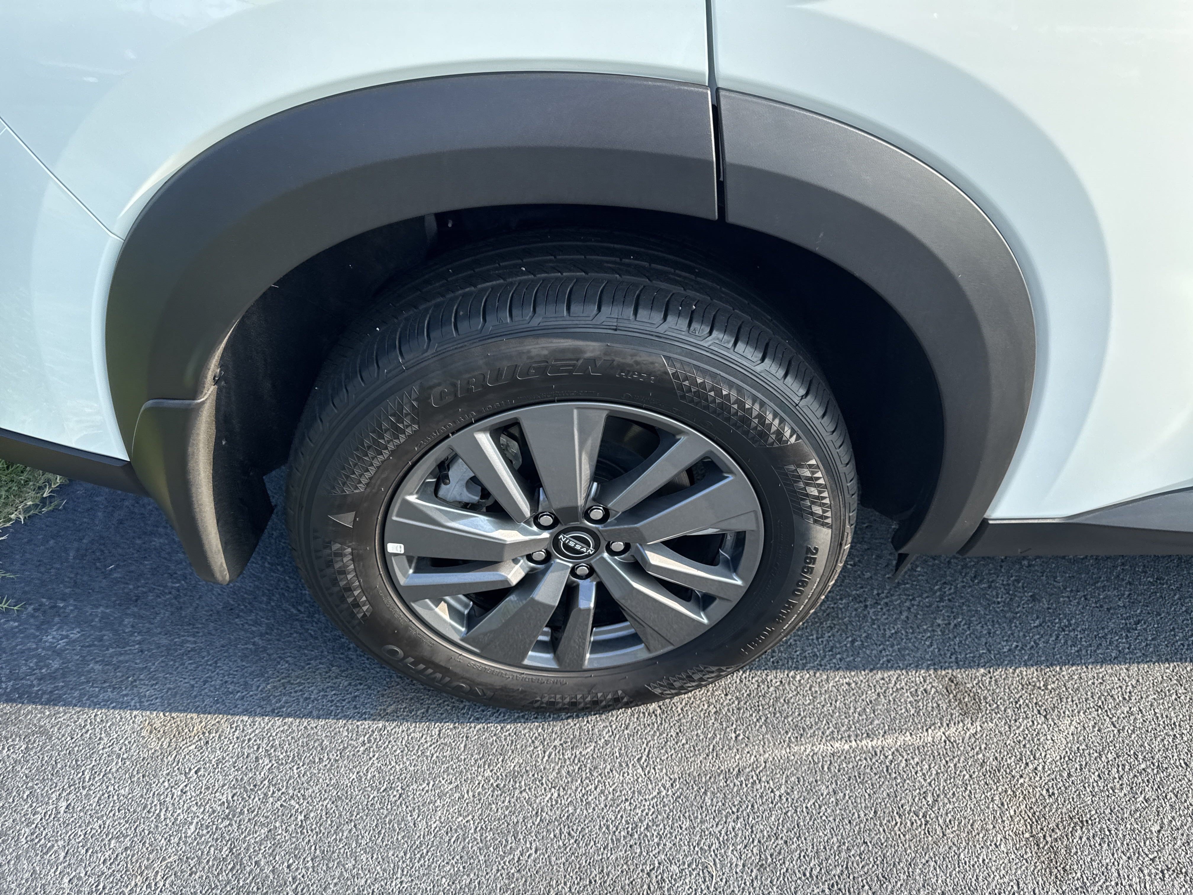 Used 2024 Nissan Pathfinder S FWD image 11