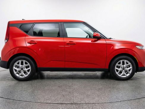 Used 2025 Kia Soul LX w/ LX Technology Package image 11