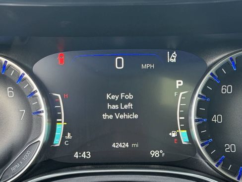 Used 2025 Chrysler Pacifica Limited image 21