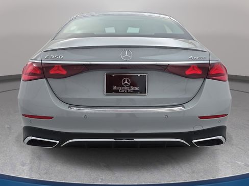 Used 2025 Mercedes-Benz E 350 4MATIC Sedan image 6