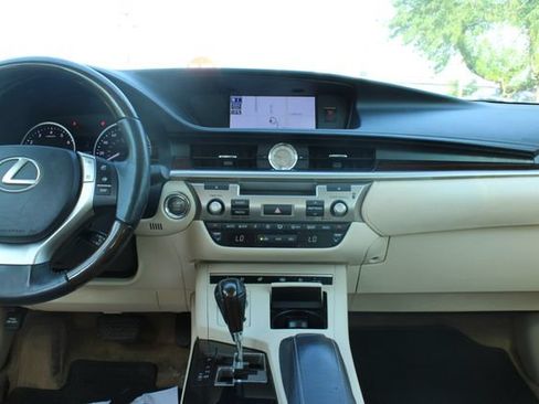 Used 2013 Lexus ES 350 w/ Luxury Pkg FWD image 18