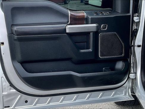 Used 2016 Ford F150 Platinum w/ Equipment Group 701A Luxury AWD/4WD image 19