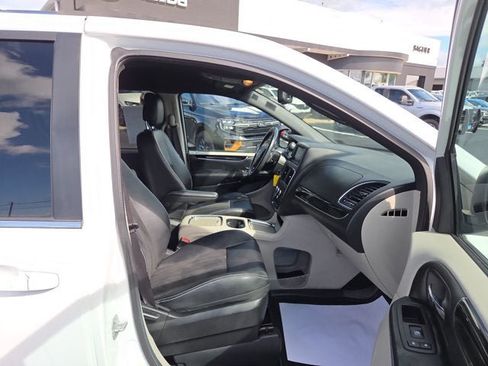 Used 2019 Dodge Grand Caravan SXT FWD image 15
