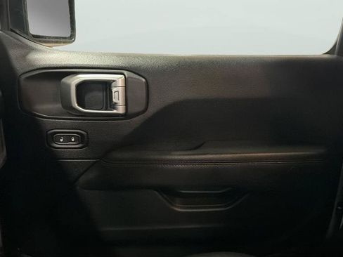 Used 2019 Jeep Wrangler Unlimited Sahara AWD/4WD image 13