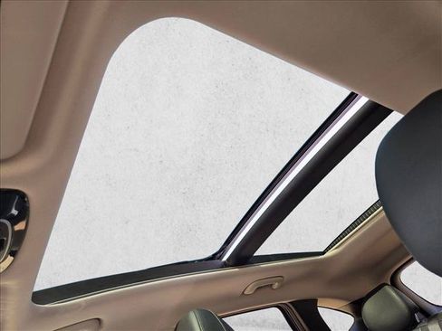 Used 2025 Hyundai Tucson Limited FWD image 16