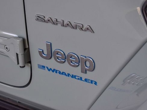 Used 2023 Jeep Wrangler Unlimited Sahara w/ Cold Weather Group image 9