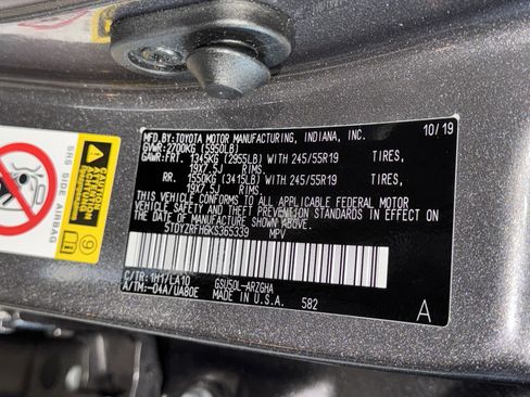 Used 2019 Toyota Highlander Limited w/ Phone Cable & Charge Package image 39