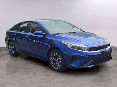 Certified 2023 Kia Forte LXS FWD image 3