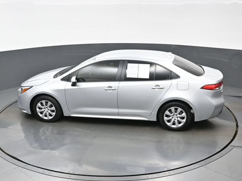 Used 2025 Toyota Corolla LE FWD image 35