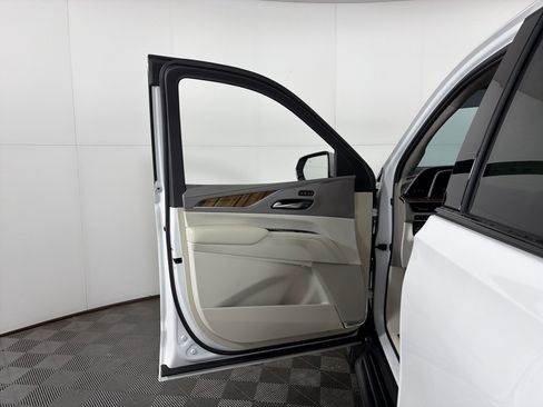 Used 2024 Cadillac Escalade Sport Platinum image 32