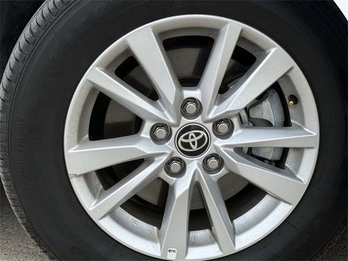 Used 2025 Toyota Camry LE image 10