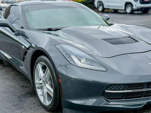 Used 2017 Chevrolet Corvette Stingray Coupe w/ 1LT RWD image 3