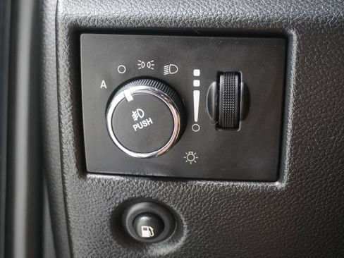 Used 2013 Jeep Grand Cherokee Limited w/ Luxury Group II image 24