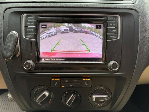 Used 2017 Volkswagen Jetta SE FWD image 9