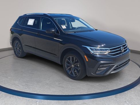 Used 2023 Volkswagen Tiguan SE FWD image 3