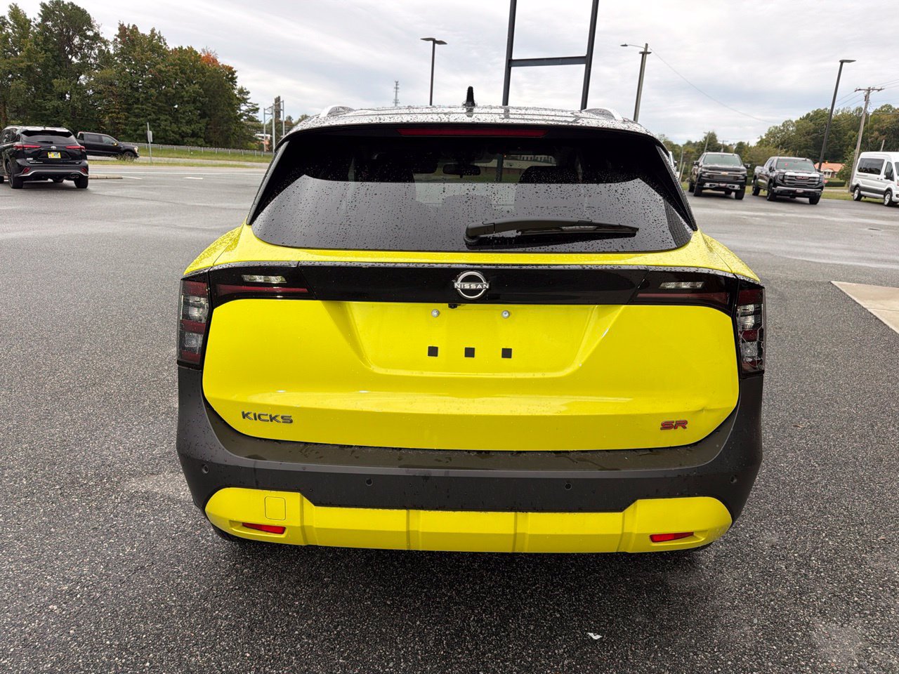 Used 2025 Nissan Kicks SR FWD image 8